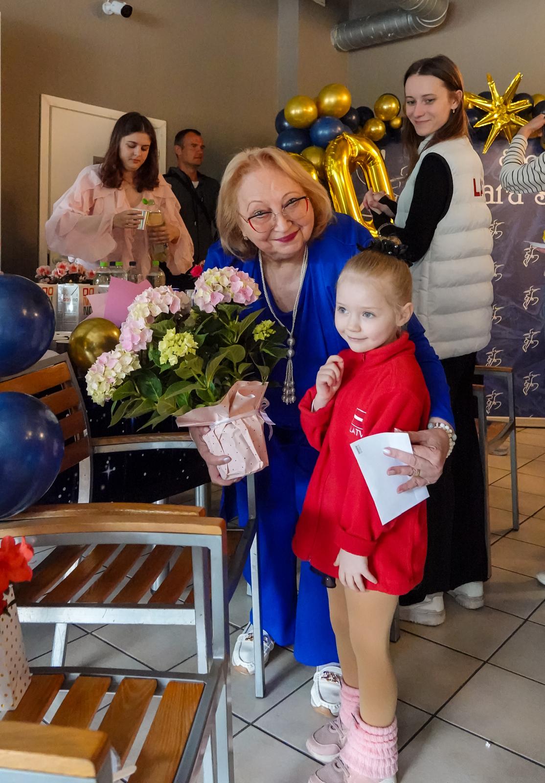 dzintara-slidas-jubileja-ar-jaunajiem-dailslidotajiem